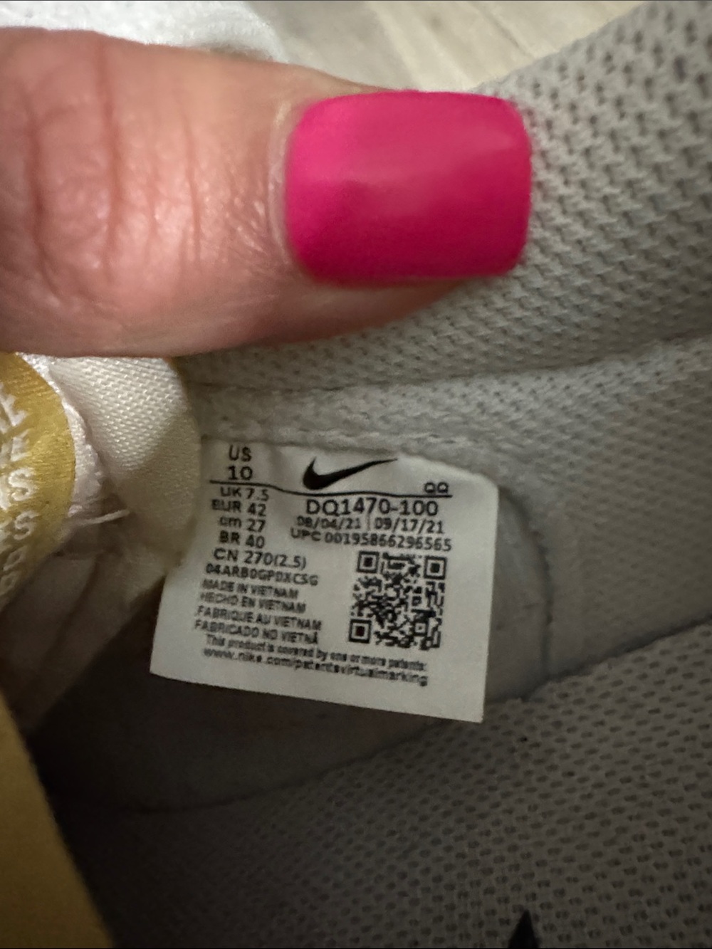 Nike White Low-Top Sneakers with Green and Blue Swooshes - Picture 5 of 5